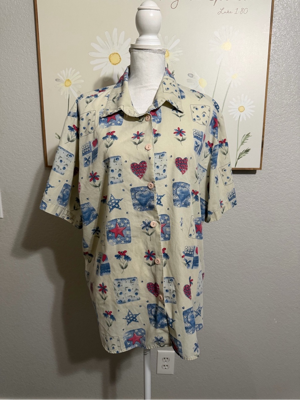 Casual Button-Up Short Sleeve Shirt in Cream with Blue & Red Prints topestry XL